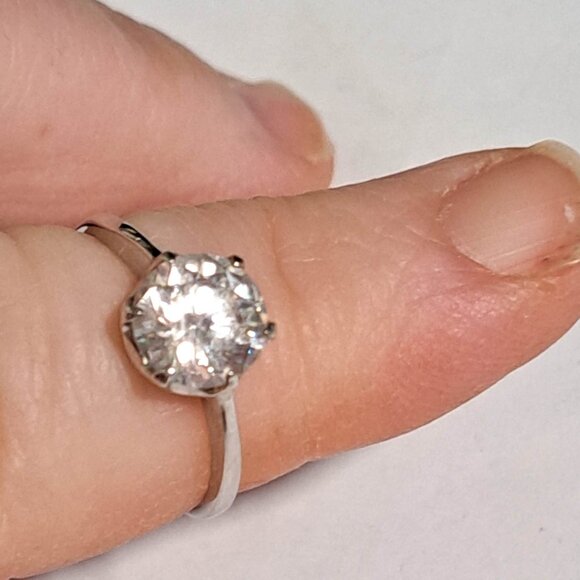 silver chrome color ring with diamond looking stone - Picture 3 of 6